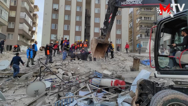 Urfa'da bina çöktü: Arama kurtarma yapılıyor
