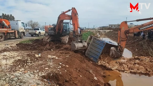Urfa'da hafriyat kamyonu devrildi
