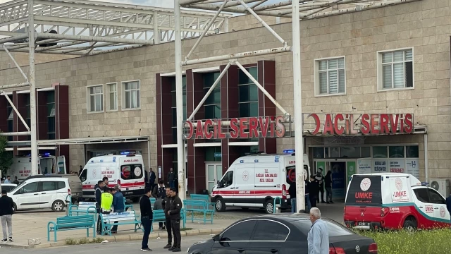 Urfa sınırında patlama: 2 polis şehit oldu 7'si yaralı