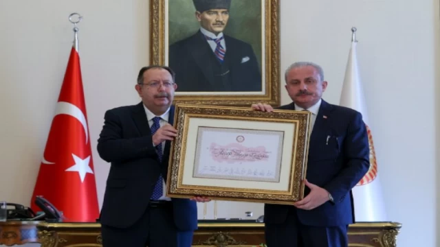YSK, Erdoğan’ın mazbatasını Şentop’a teslim etti