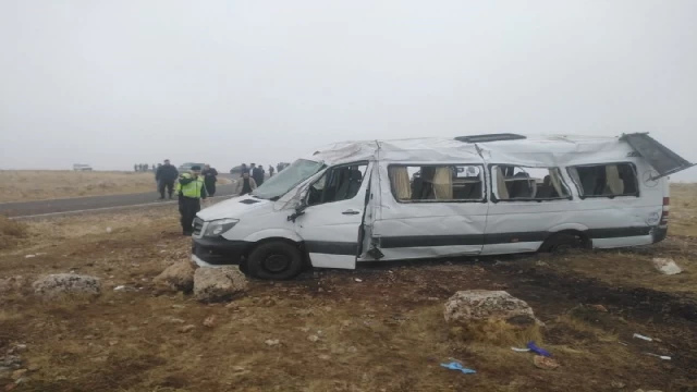 Cenazeye giden araç kaza yaptı: 18 yaralı