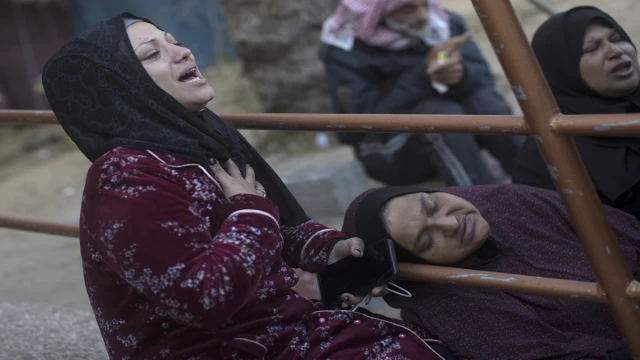 İsrail mülteci kampına saldırdı : 100'den fazla can kaybı