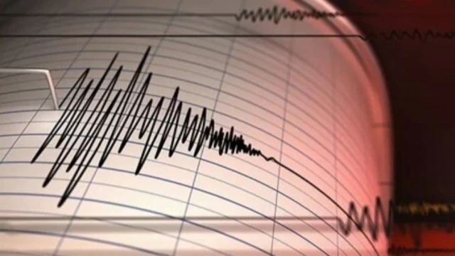 Antalya 4,1'lik depremle sallandı